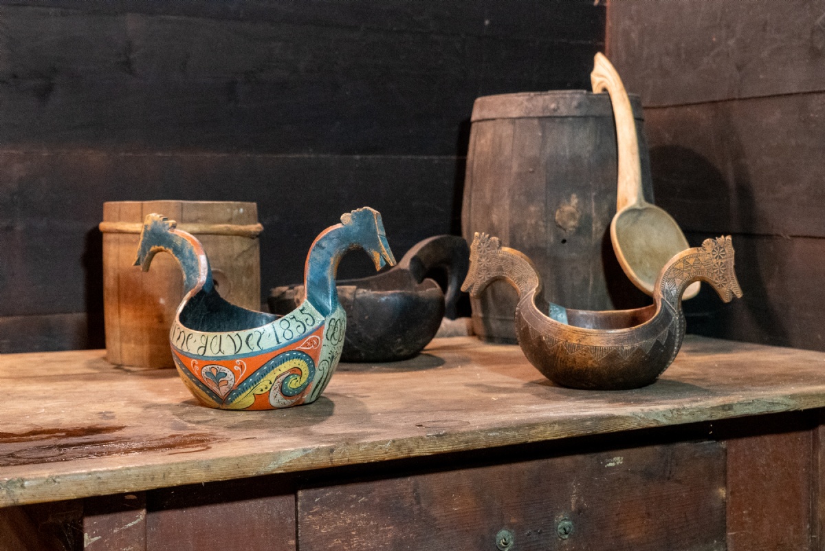 Beer bowls with horse heads, Kjenge, from VossPhoto: Anders Flatlandsmo